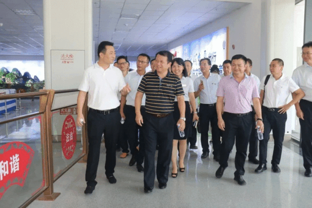 王曉、郭曉慶一行深入吉安長(zhǎng)運(yùn)、吉安公交調(diào)研指導(dǎo)