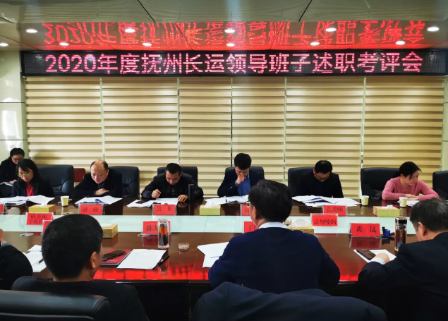 鄱陽(yáng)長(zhǎng)運(yùn)召開2021年服務(wù)質(zhì)量品牌年動(dòng)員會(huì)3月15日下午，鄱陽(yáng)長(zhǎng)運(yùn)召開“2021年服務(wù)質(zhì)量品牌年”動(dòng)員會(huì)，各分公司負(fù)責(zé)人、分管服務(wù)質(zhì)量的副經(jīng)理及質(zhì)量員參加。會(huì)議要求各單位做到主動(dòng)服務(wù)、熱情服務(wù)、文明服務(wù)；進(jìn)一步提升員工的工作干勁，注重加強(qiáng)服務(wù)細(xì)節(jié)管理，為旅客提供個(gè)性化的服務(wù)，轉(zhuǎn)變服務(wù)態(tài)度和服務(wù)方式，以一流的服務(wù)水平打造