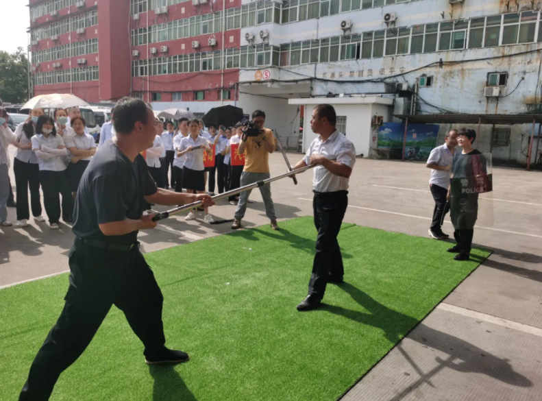 鷹潭長運 鷹潭公交 聯(lián)合市交通局、消防支隊開展“消防應急救援暨防恐防暴聯(lián)合演練”