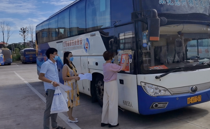 鄱陽長運(yùn)   抗擊疫情  我們?cè)谛袆?dòng)
