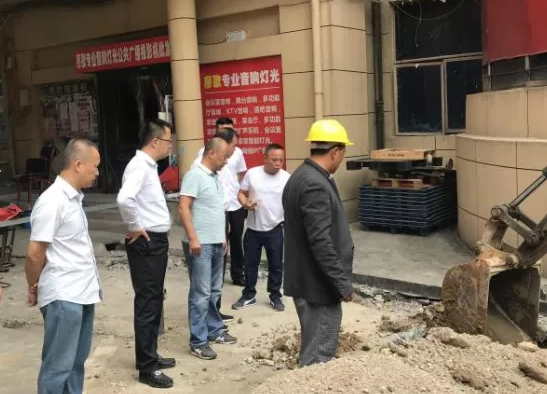 長運物業(yè) 督導檢測大樓和商城路面改造施工安全