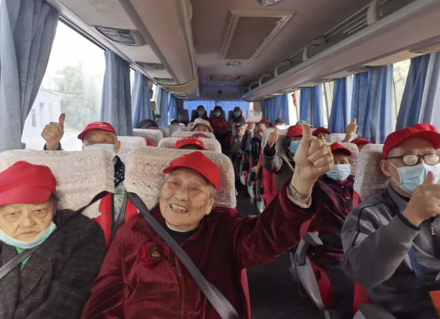 都市城際公交：旅游客運(yùn)分公司助力“關(guān)愛老人，送溫暖”公益活動