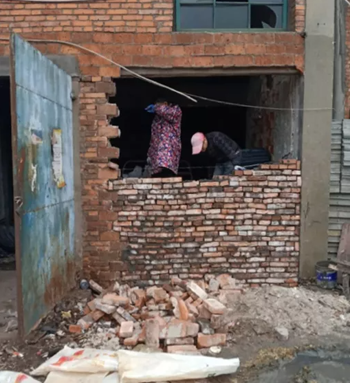 我為群眾辦實事 || 長運(yùn)物業(yè)：修繕倉庫墻體 消除安全隱患