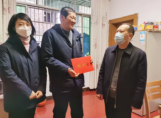 江西長(zhǎng)運(yùn)多家子公司開展慰問(wèn)困難職工活動(dòng)(二)