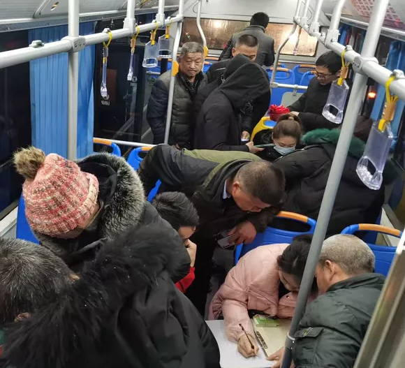 九江長運： 學(xué)生公交卡辦理服務(wù)送上門