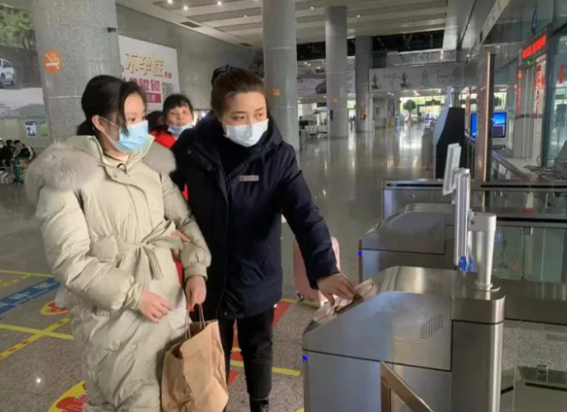 愛心接力，閉環(huán)服務，助盲人旅客回家