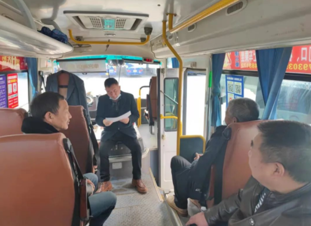 鄱陽(yáng)長(zhǎng)運(yùn)：安全生產(chǎn)教育進(jìn)車(chē)廂